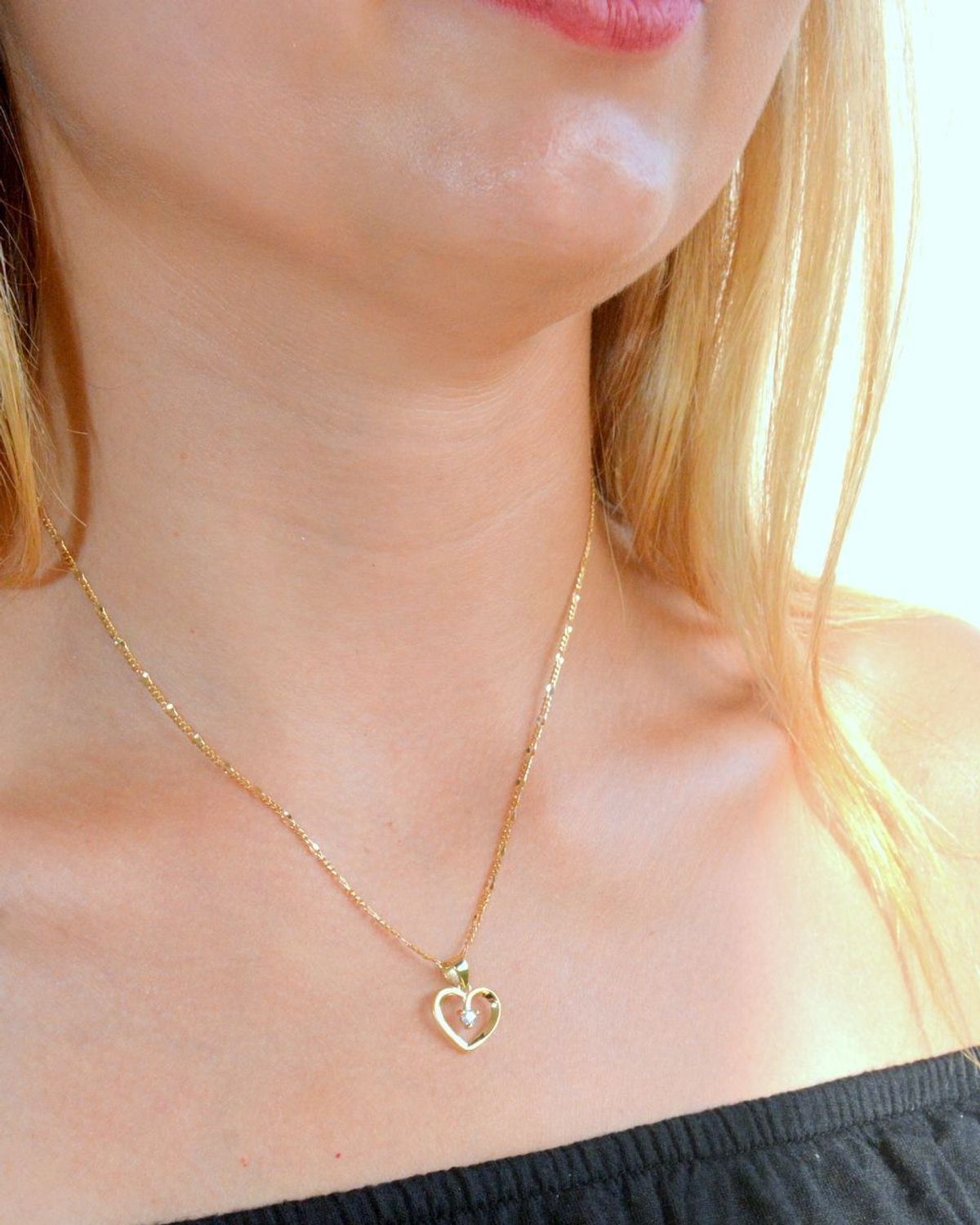 Złota zawieszka 375 serduszko z cyrkonią ZA 3112 375. Złota zawieszka 375. Złoty wisiorek serduszko z cyrkoniami. Złota zawieszka damska. Zawieszka damska serce próby 375. Złota zawieszka na prezent..jpg